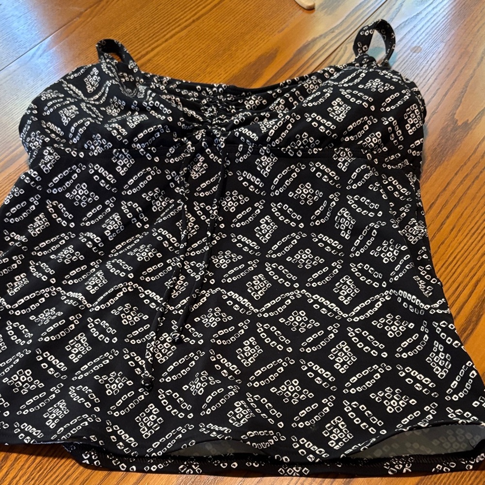 Lands' End Black and White Geometric Camisole swim top